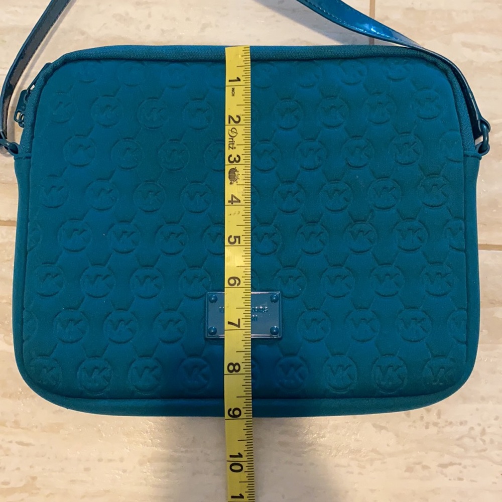 •Michael Kors Tablet Case• - Picture 3 of 6